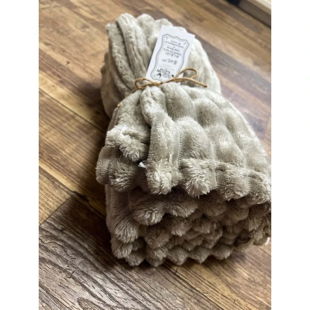 Rustic Rooster Plush Ribbed Lap Blanket Toddler Baby Throw tan gray color soft